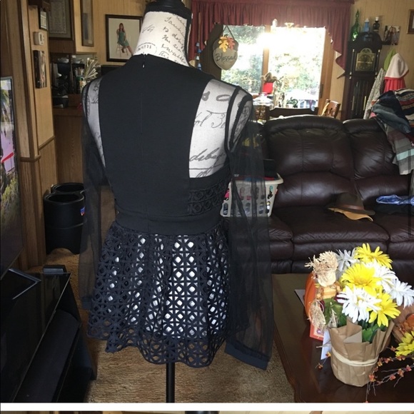 Gracia keyhole/sheer top - Picture 2 of 4